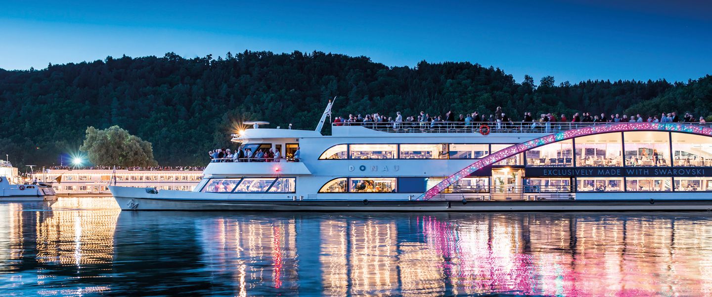 Festliche Buffetfahrt am Kristallschiff in Linz - Österreich / Oberösterreich